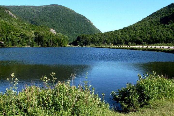 crawford_notch_and_lake_-_panoramio_1_1_-9b355.jpg